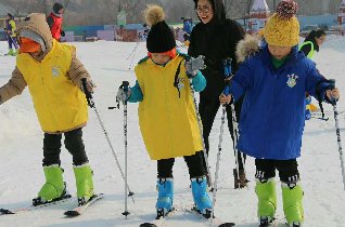 黄岛亲子游：滑雪走起来，寒假的小伙伴在家无聊赶紧来找我滑雪去了