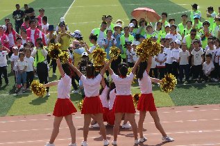 青岛趣味运动会，好孩子幼儿园趣味运动会开始了